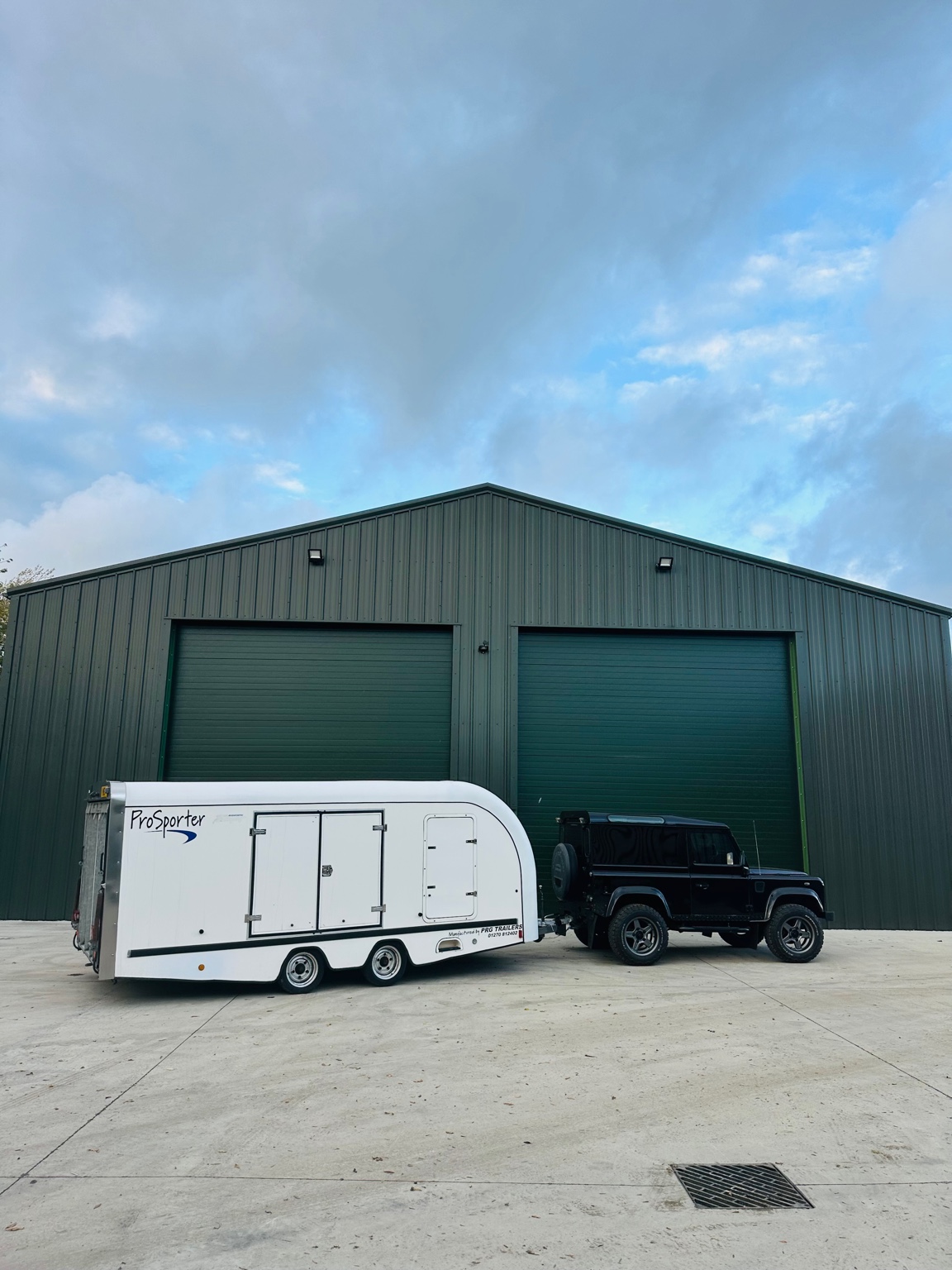Defender with Prosporter covered trailer